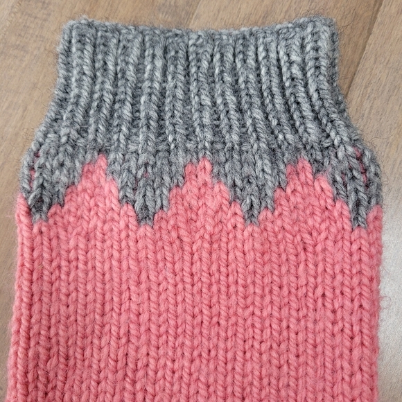Hand knit pink and grey stirrup leg warmers - Picture 2 of 5